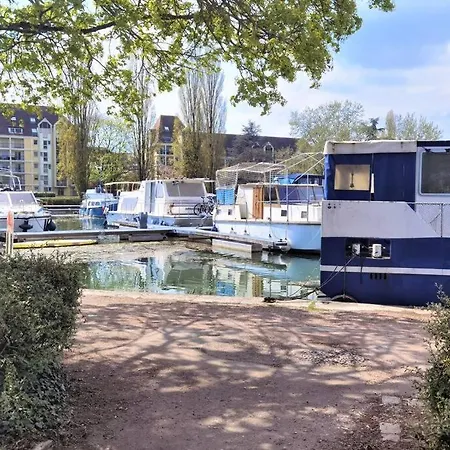 Le Gastro En Face Du Port De Plaisance *